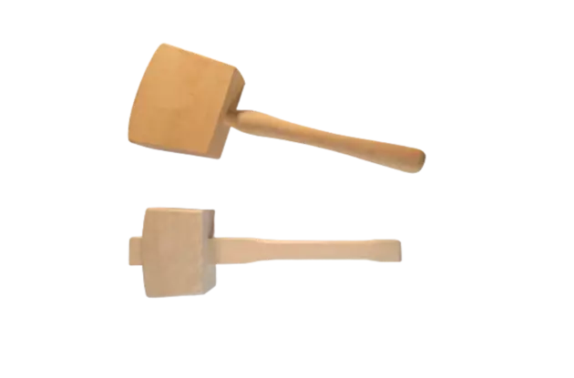 Photo de deux marteaux de menuisier en bois woodex